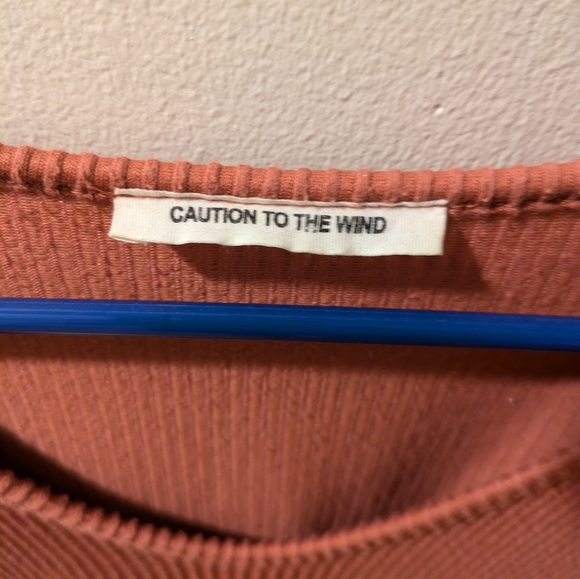 Caution to the Wind Front Tie Tee - Picture 3 of 3
